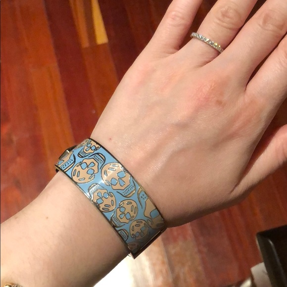 Alexander McQueen Skull Bangle - Picture 2 of 10